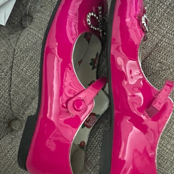 Authentic Gucci Shoes - Picture 5 of 6